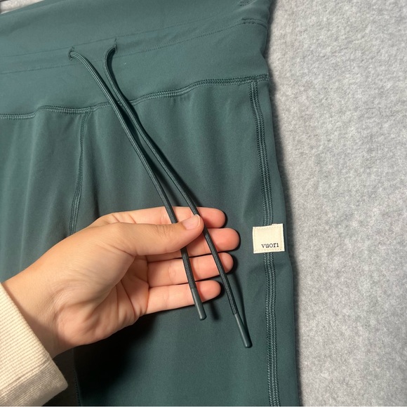 Vuori Womens Teal Drawstring high waisted Joggers Size S Like new - Picture 3 of 5